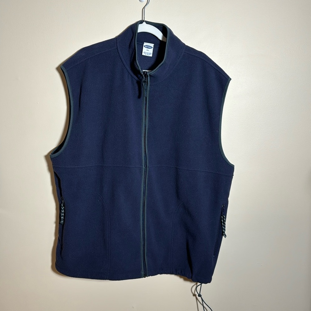 Men’s Old Navy Fleece Vest. Navy blue with gray trim in size XXL.